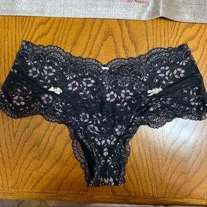 Beautiful Victoria’s Secret Size L Panties Excellent Condition
